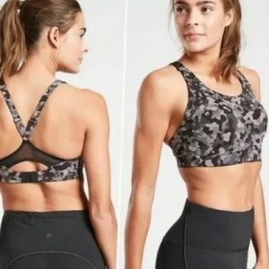 Athleta Advance sports bra in Camo. Sz. 36D. Great condition